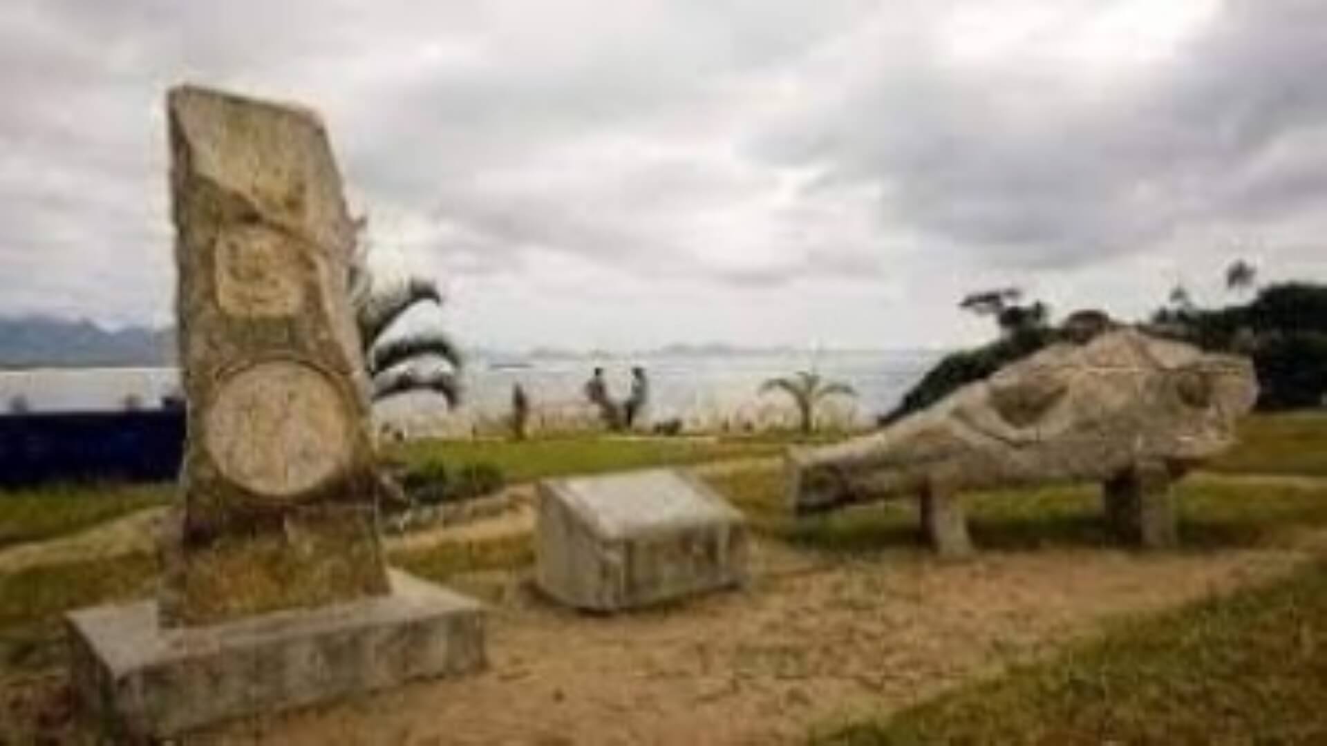 Stèle et monuments
